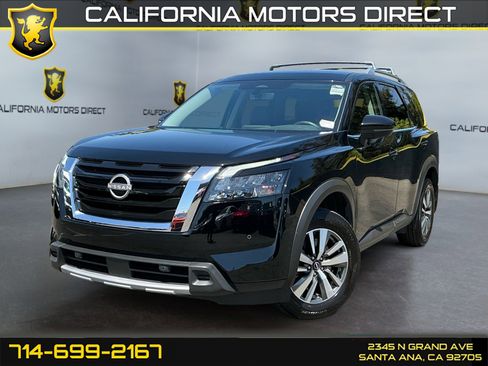 Used 2025 Nissan Pathfinder SL FWD image 1