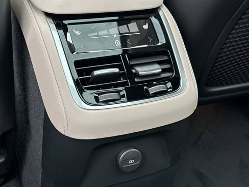 Used 2026 Volvo XC90 T8 Plus w/ Protection Package Premier AWD/4WD image 10