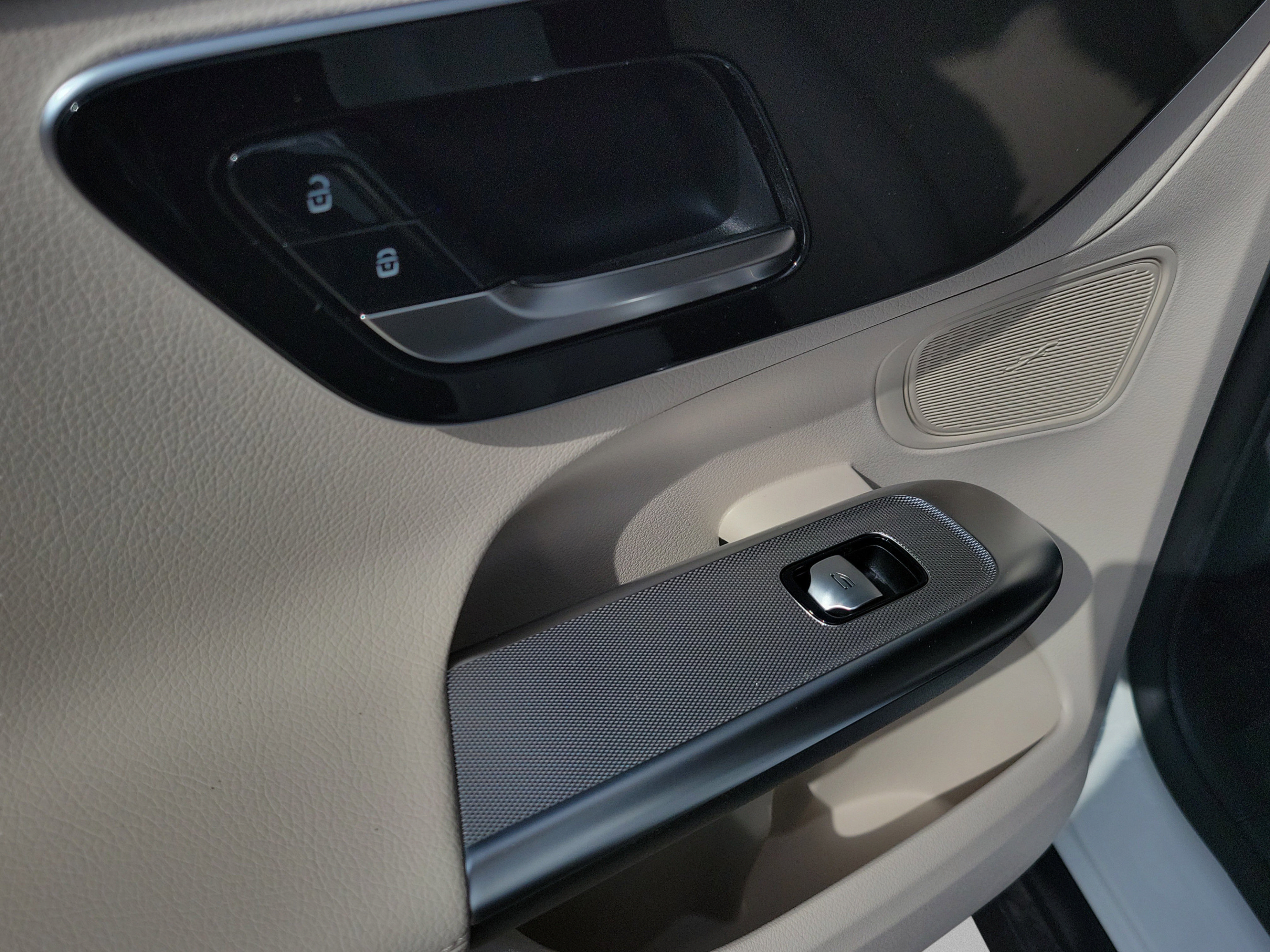 Certified 2026 Mercedes-Benz GLC 300 image 8