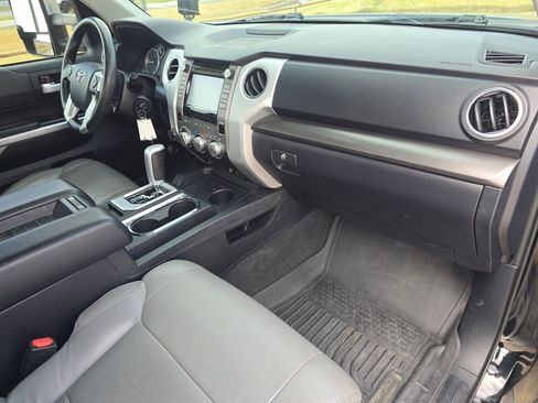 Used 2017 Toyota Tundra SR5 w/ SR5 Upgrade Package image 33