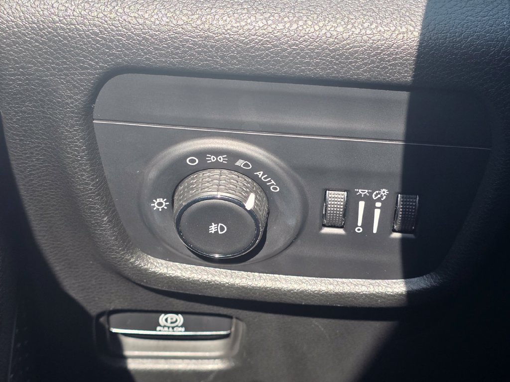 Used 2023 Jeep Grand Cherokee L Limited RWD image 30