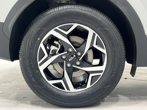 Used 2024 Kia Sportage LX image 10