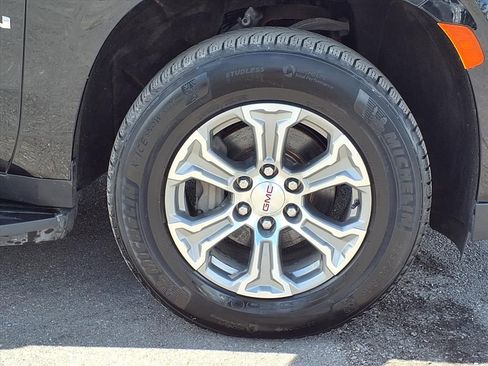 Used 2022 GMC Yukon SLE image 9