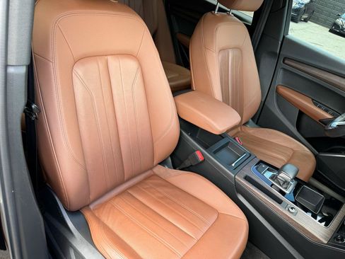 Used 2021 Audi Q5 2.0T Premium w/ Convenience Package AWD/4WD image 9