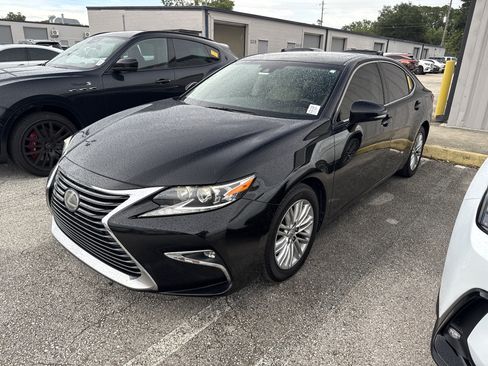 Used 2017 Lexus ES 350 w/ Accessory Package 2 FWD image 2