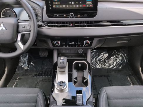Used 2026 Mitsubishi Outlander SE FWD image 18