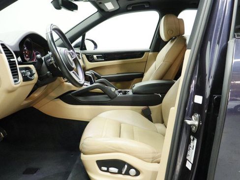 Used 2019 Porsche Cayenne S AWD/4WD image 7