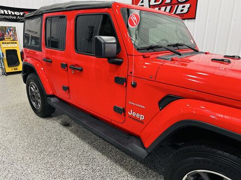 Used 2019 Jeep Wrangler Unlimited Sahara AWD/4WD image 11