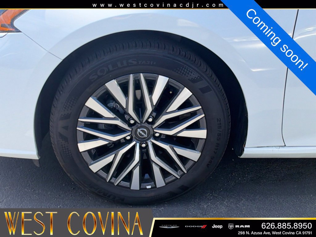 Used 2025 Nissan Altima 2.5 SV FWD image 4