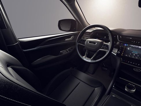 New 2026 Jeep Grand Cherokee Altitude image 8