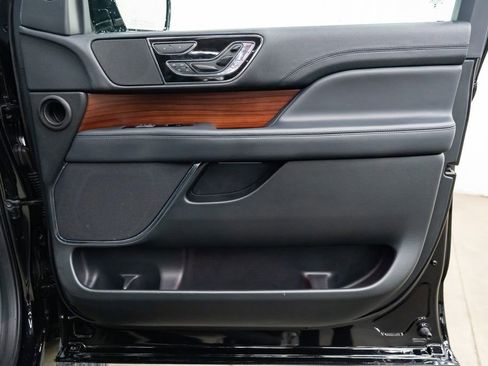 Used 2024 Lincoln Navigator Reserve image 31