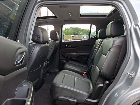 Used 2023 GMC Acadia SLT AWD/4WD image 13