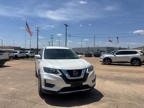 Used 2020 Nissan Rogue SV FWD image 4
