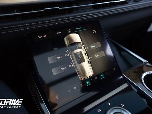 Used 2025 Cadillac Escalade Sport Platinum w/ LPO, ONYX Package image 36