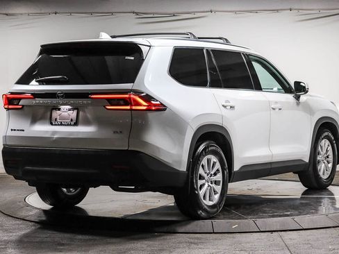 Certified 2025 Toyota Grand Highlander AWD Hybrid image 5