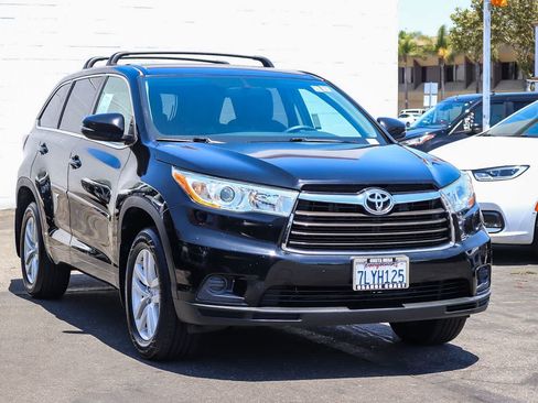 Used 2015 Toyota Highlander LE FWD image 3
