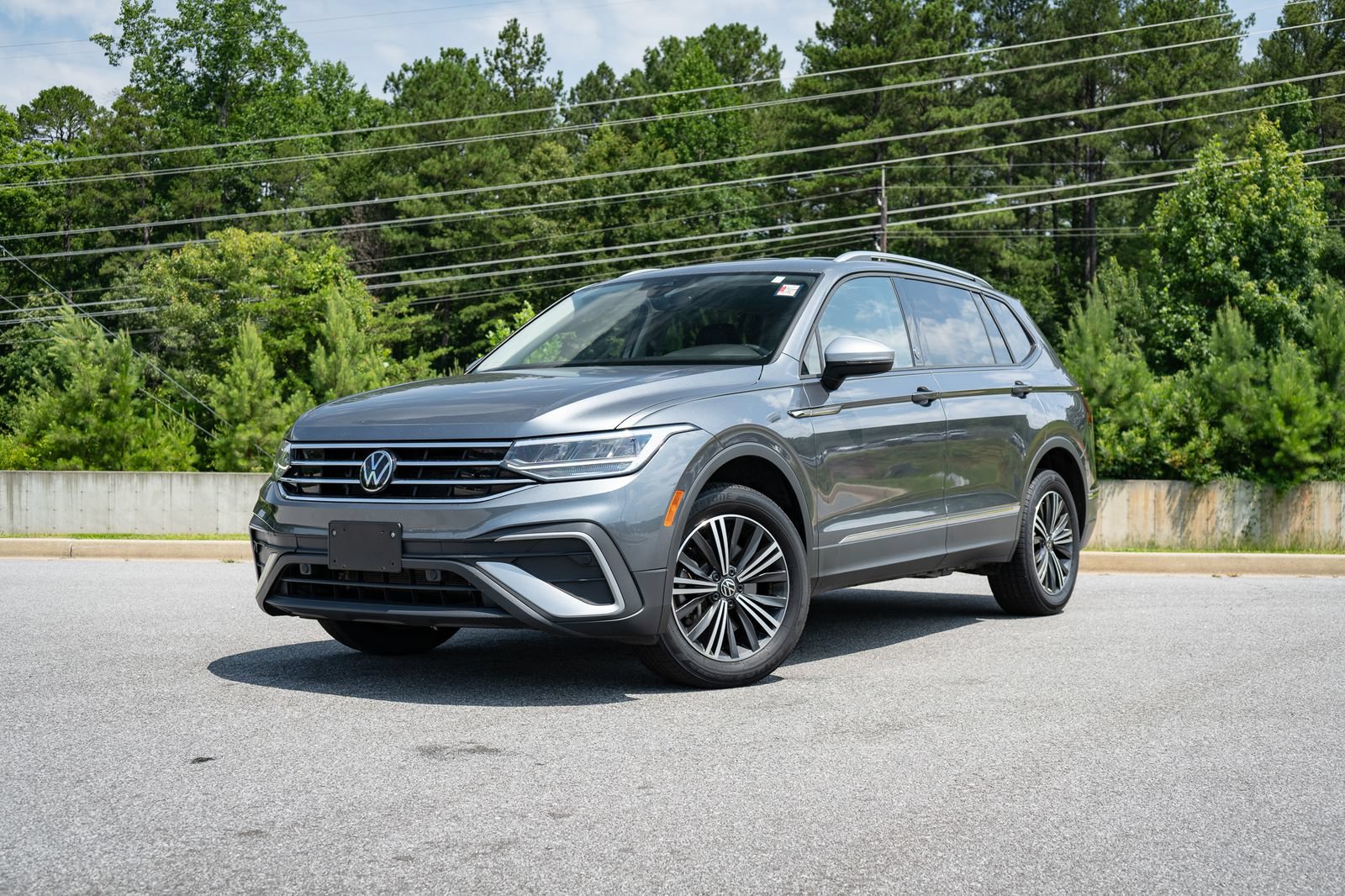 Used 2024 Volkswagen Tiguan Wolfsburg Edition AWD/4WD image 1
