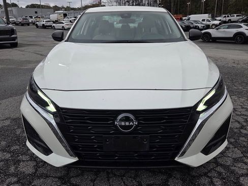 Used 2025 Nissan Altima 2.5 SV image 2