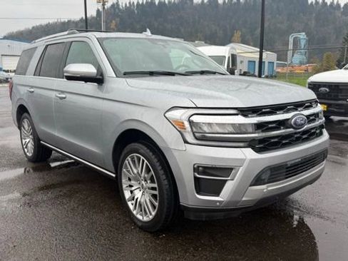 Used 2024 Ford Expedition Limited image 3