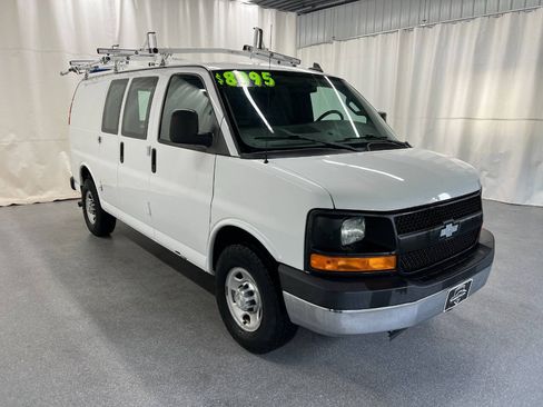 Used 2016 Chevrolet Express 3500 RWD image 3