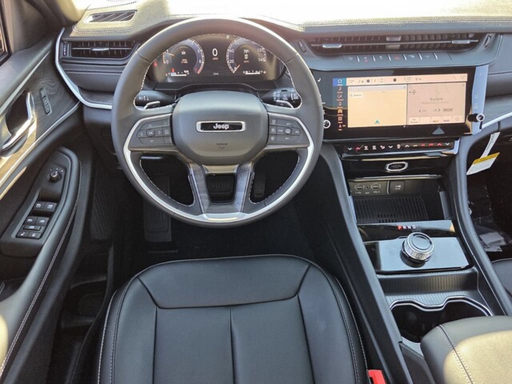 New 2027 Jeep Grand Cherokee Limited RWD image 5