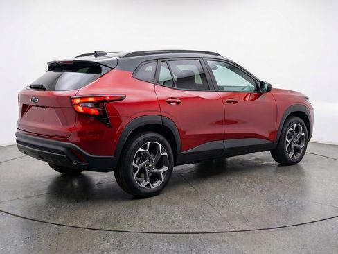 Used 2025 Chevrolet Trax LT w/ LT Convenience Package FWD image 9