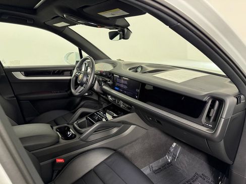 Certified 2026 Porsche Cayenne E-Hybrid AWD/4WD image 13