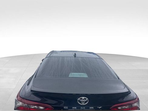 Used 2021 Toyota Camry SE FWD image 13