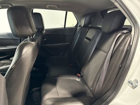 Used 2017 Chevrolet Trax LT w/ LT Convenience Package FWD image 28