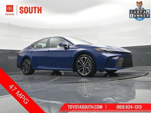 Used 2025 Toyota Camry XLE FWD image 39
