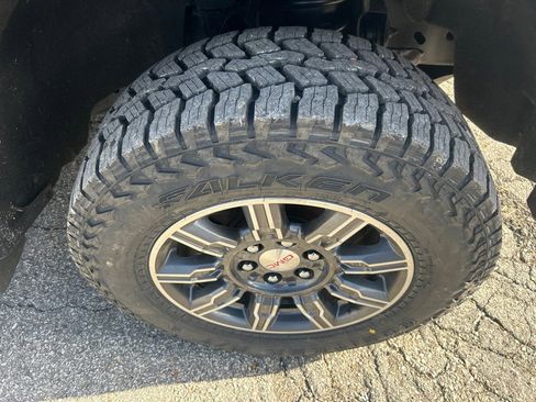 Used 2015 GMC Sierra 1500 SLE w/ SLE Value Package image 20