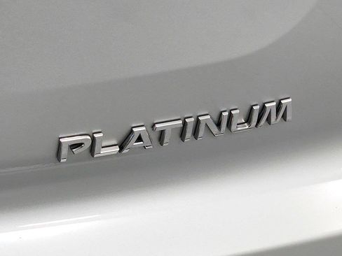 Used 2024 Nissan Pathfinder Platinum FWD image 27