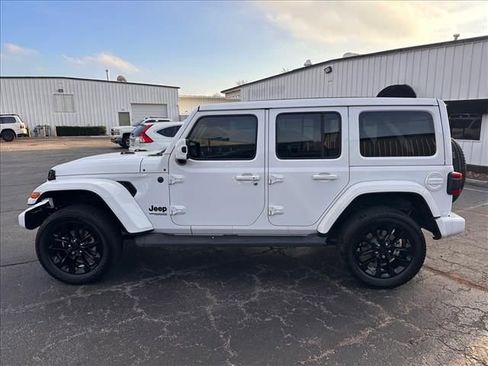 Used 2020 Jeep Wrangler Unlimited Sahara image 7