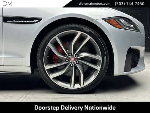 Used 2018 Jaguar XF S RWD image 43
