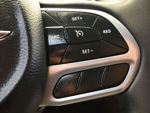Used 2023 Chrysler 300 Touring w/ Sport Appearance Package RWD image 18