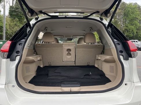 Used 2020 Nissan Rogue SV FWD image 26
