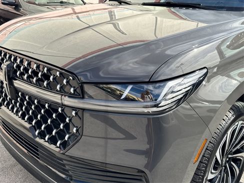 Used 2025 Lincoln Navigator Black Label image 16