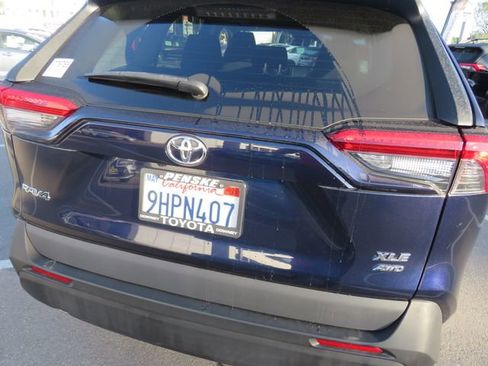 Used 2019 Toyota RAV4 XLE w/ Convenience Package image 12