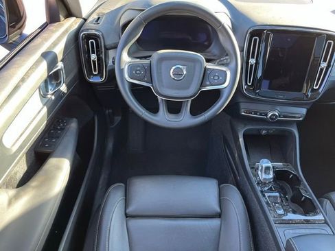 Used 2025 Volvo XC40 B5 Plus image 13
