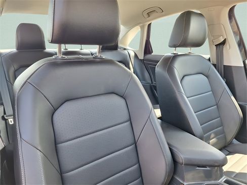 Used 2024 Volkswagen Jetta SE image 25