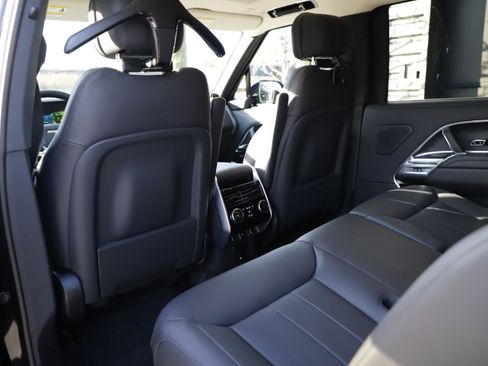 New 2026 Land Rover Range Rover Long Wheelbase SE image 15