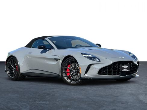 Used 2026 Aston Martin V8 Vantage Coupe RWD image 29