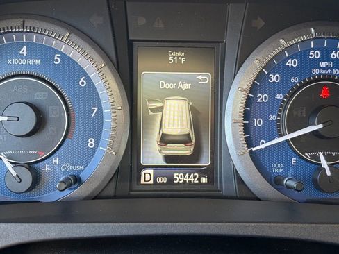 Used 2019 Toyota Sienna LE w/ Carpet Mat Package FWD image 35