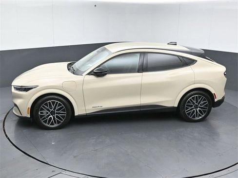 Used 2025 Ford Mustang Mach-E Premium image 44