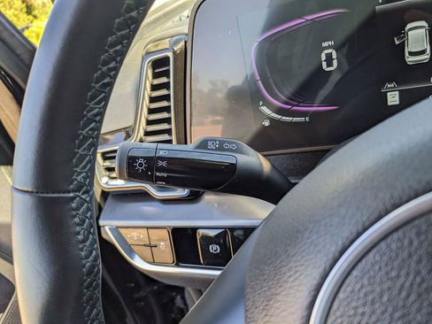 Certified 2025 Kia Sportage EX image 32