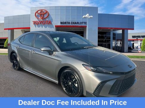 Used 2025 Toyota Camry SE FWD image 1