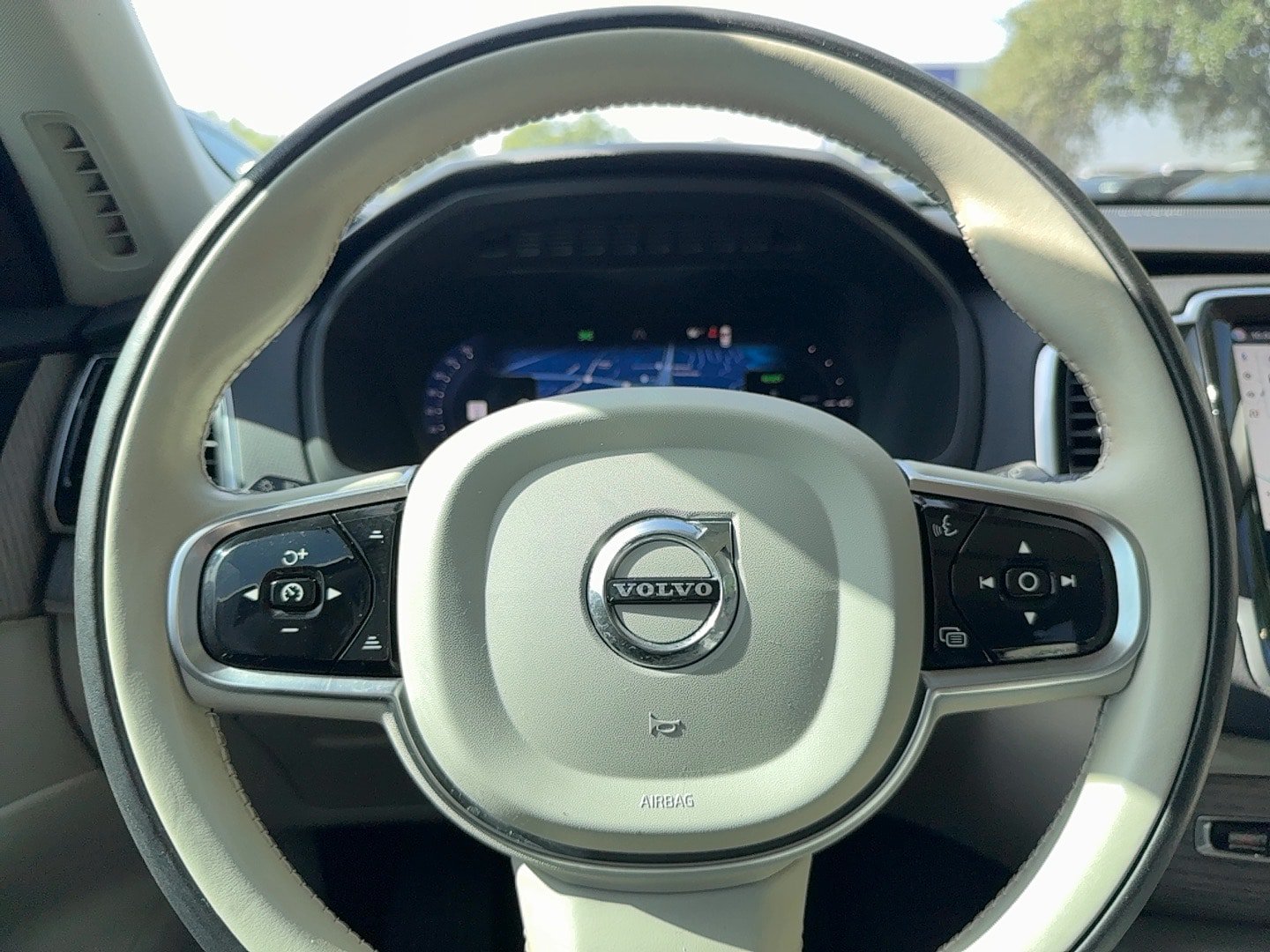 Certified 2024 Volvo XC90 T8 Plus w/ Protection Package Premier AWD/4WD image 19