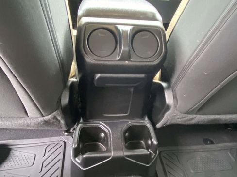 Used 2021 Jeep Gladiator Sport image 10