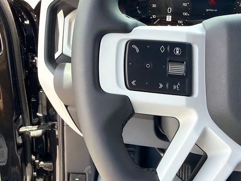 New 2026 Land Rover Defender 110 X-Dynamic SE AWD/4WD image 35