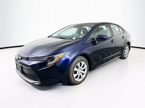 Used 2023 Toyota Corolla LE image 3